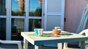 Palme 6 - Marcelli, bilocale con doppio giardino, Residence Le Palme